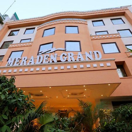 Hotel Meraden Grand Varanasi Ngoại thất bức ảnh