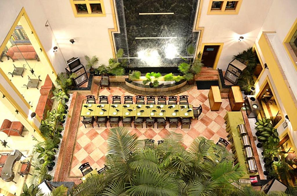 Hotel Meraden Grand Varanasi Ngoại thất bức ảnh