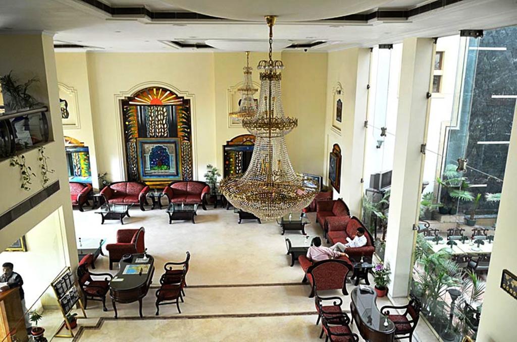 Hotel Meraden Grand Varanasi Ngoại thất bức ảnh