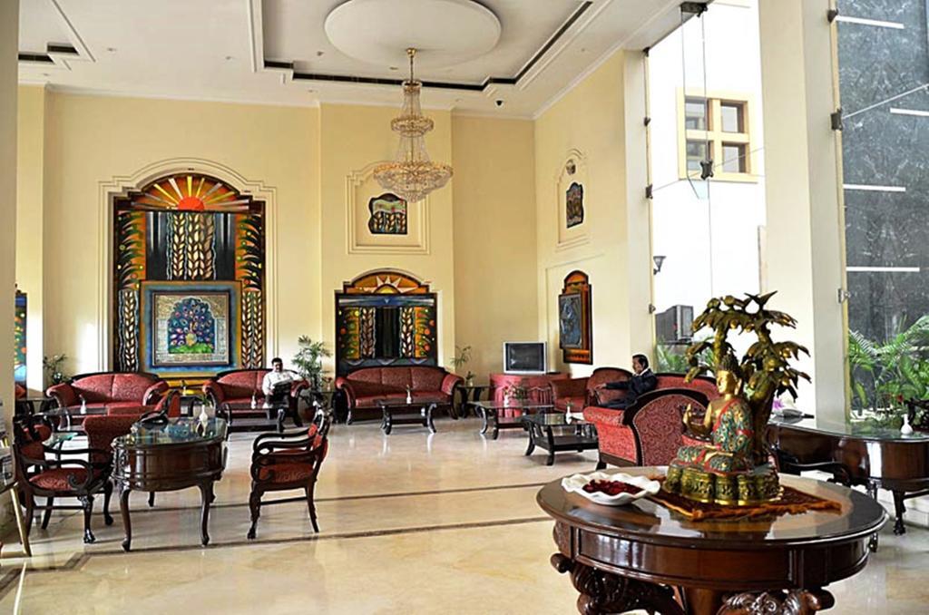 Hotel Meraden Grand Varanasi Ngoại thất bức ảnh