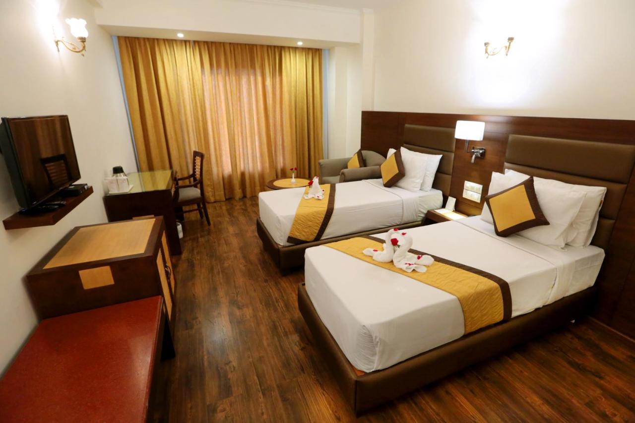 Hotel Meraden Grand Varanasi Ngoại thất bức ảnh