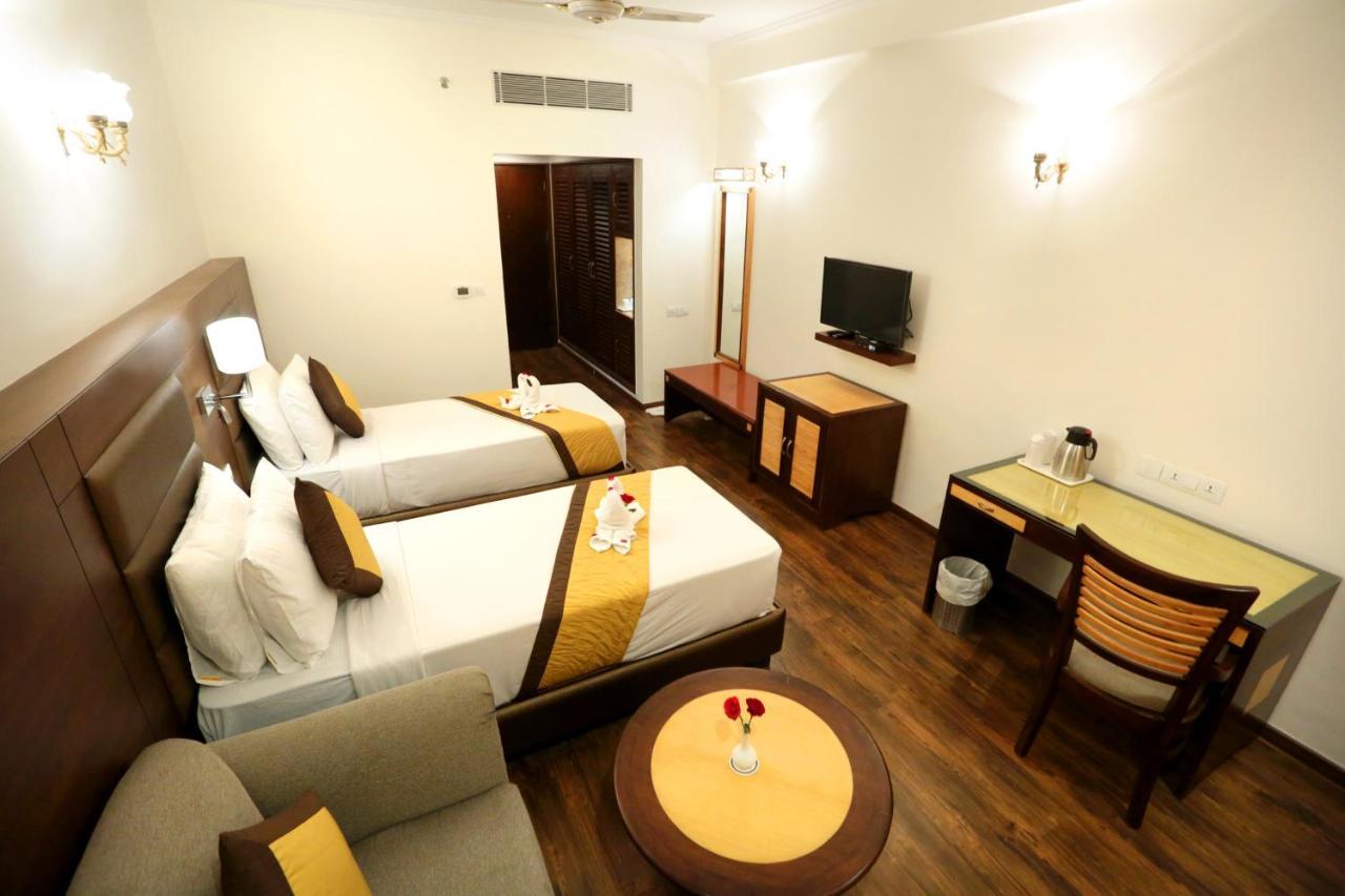 Hotel Meraden Grand Varanasi Ngoại thất bức ảnh