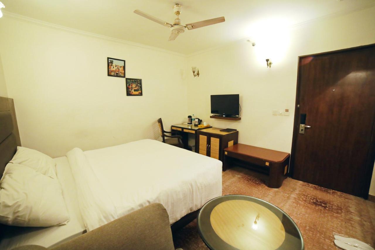 Hotel Meraden Grand Varanasi Ngoại thất bức ảnh