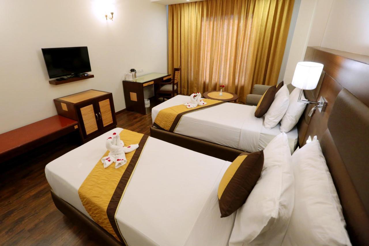 Hotel Meraden Grand Varanasi Ngoại thất bức ảnh