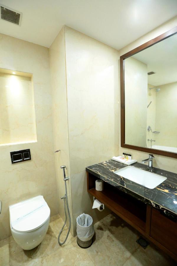 Hotel Meraden Grand Varanasi Ngoại thất bức ảnh