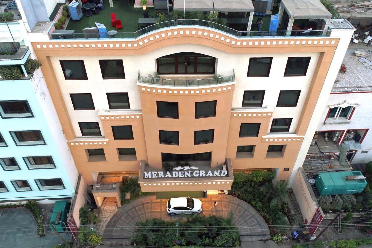 Hotel Meraden Grand Varanasi Ngoại thất bức ảnh