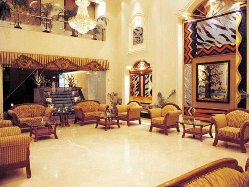 Hotel Meraden Grand Varanasi Ngoại thất bức ảnh