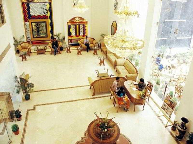 Hotel Meraden Grand Varanasi Ngoại thất bức ảnh