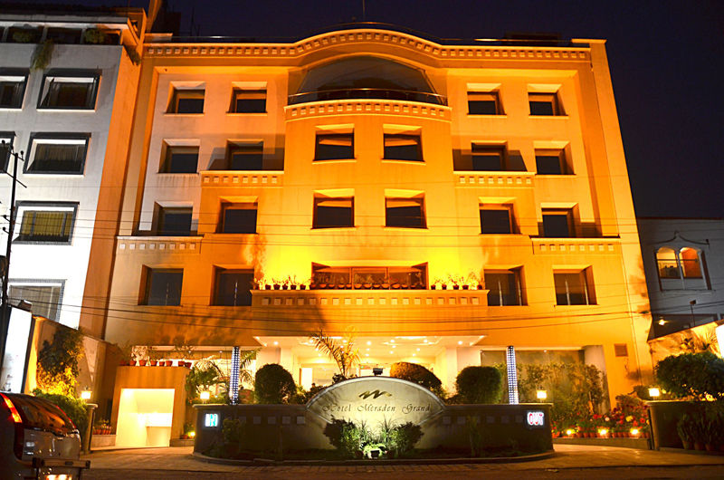 Hotel Meraden Grand Varanasi Ngoại thất bức ảnh