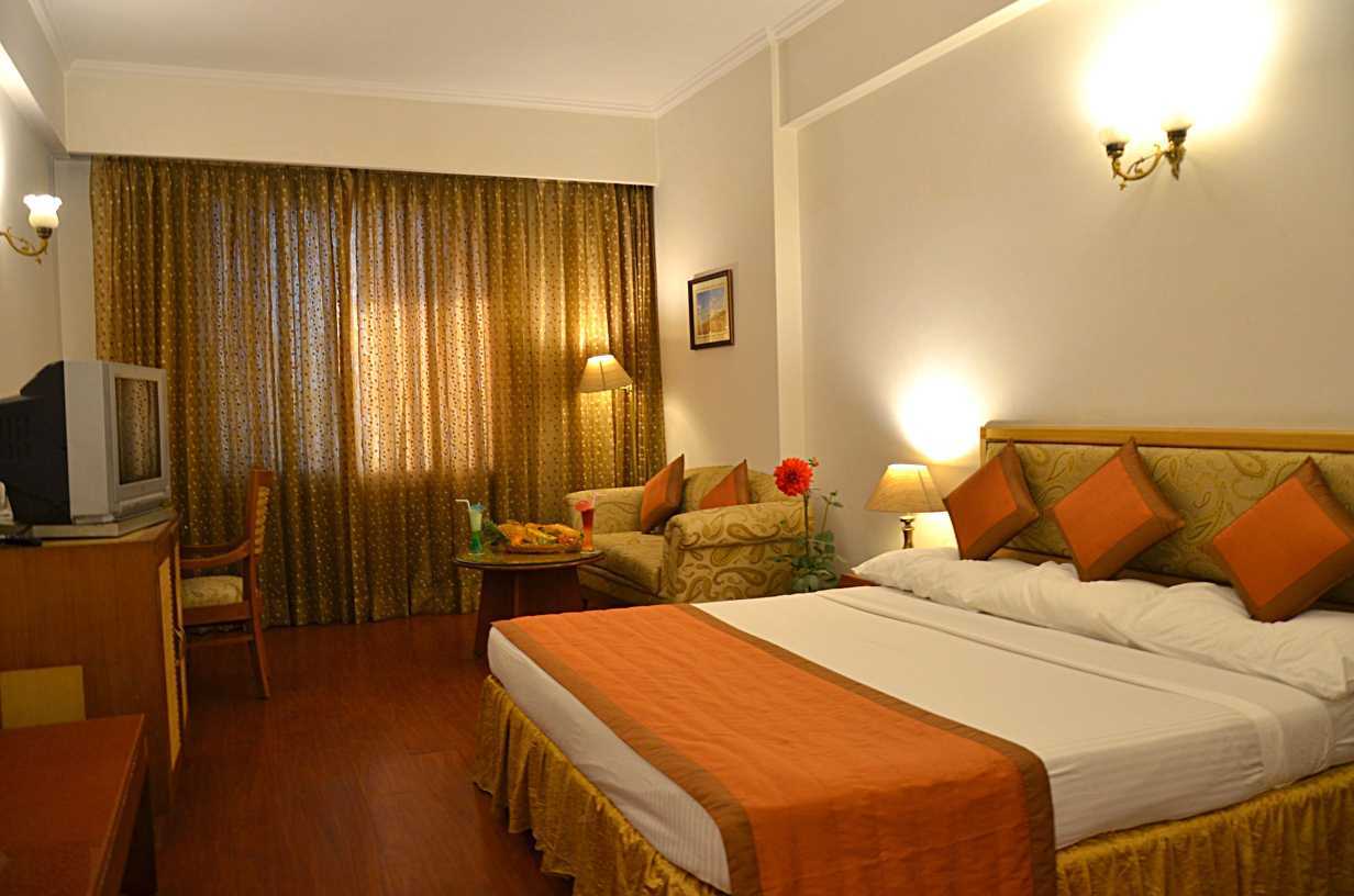 Hotel Meraden Grand Varanasi Ngoại thất bức ảnh