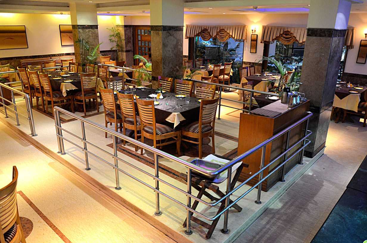 Hotel Meraden Grand Varanasi Ngoại thất bức ảnh