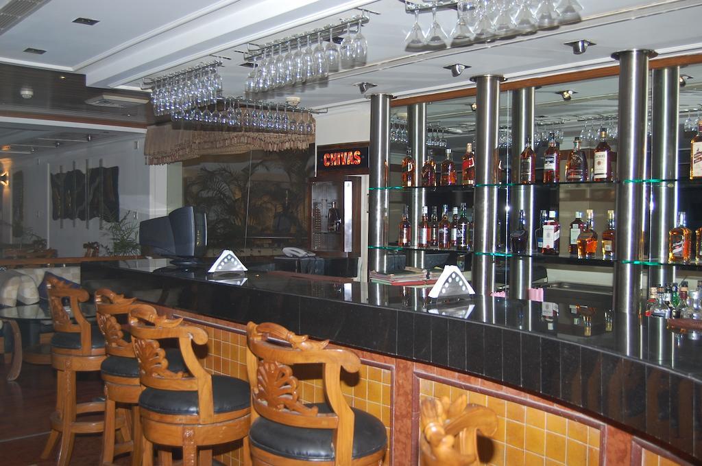 Hotel Meraden Grand Varanasi Ngoại thất bức ảnh