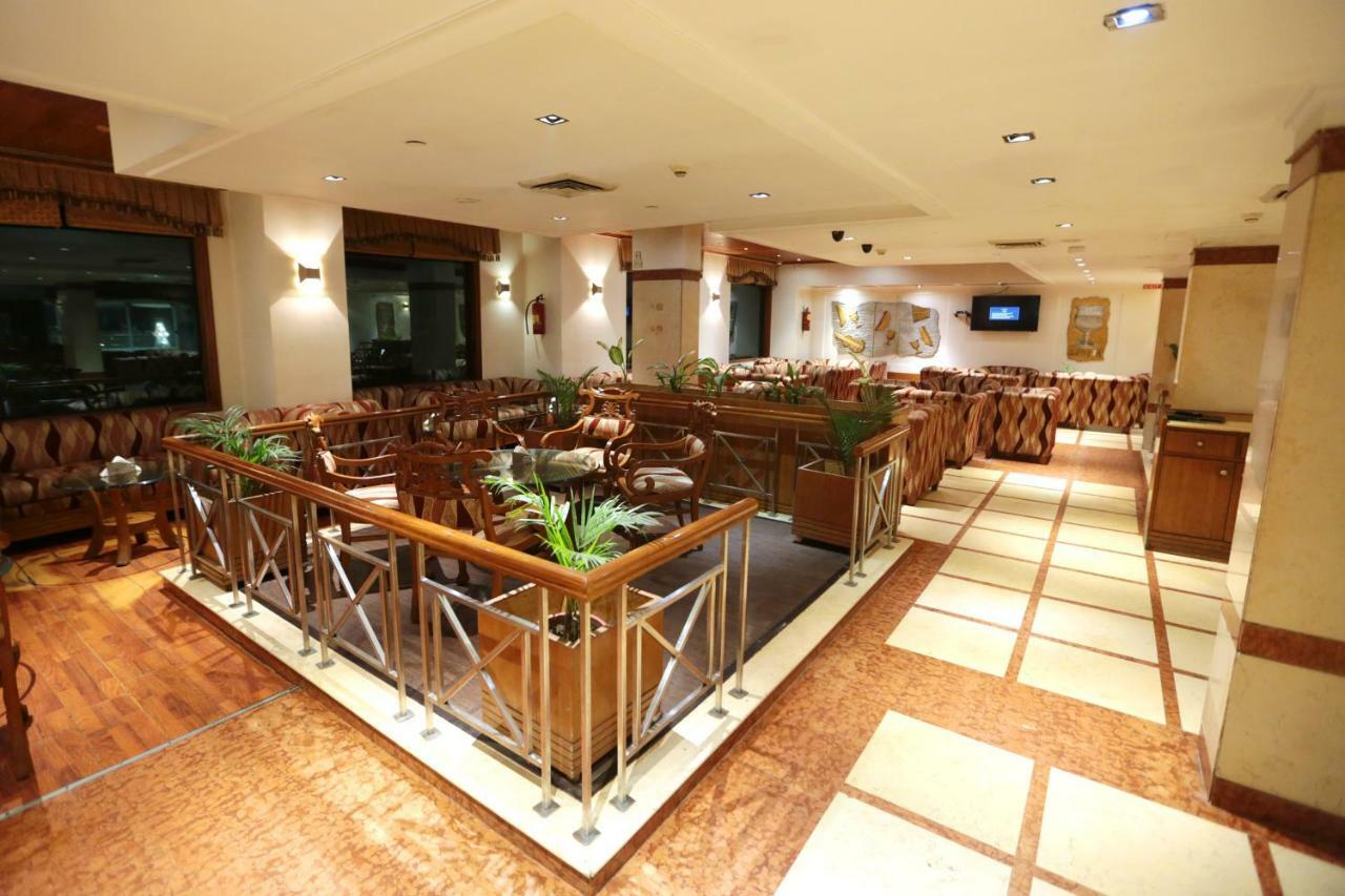 Hotel Meraden Grand Varanasi Ngoại thất bức ảnh