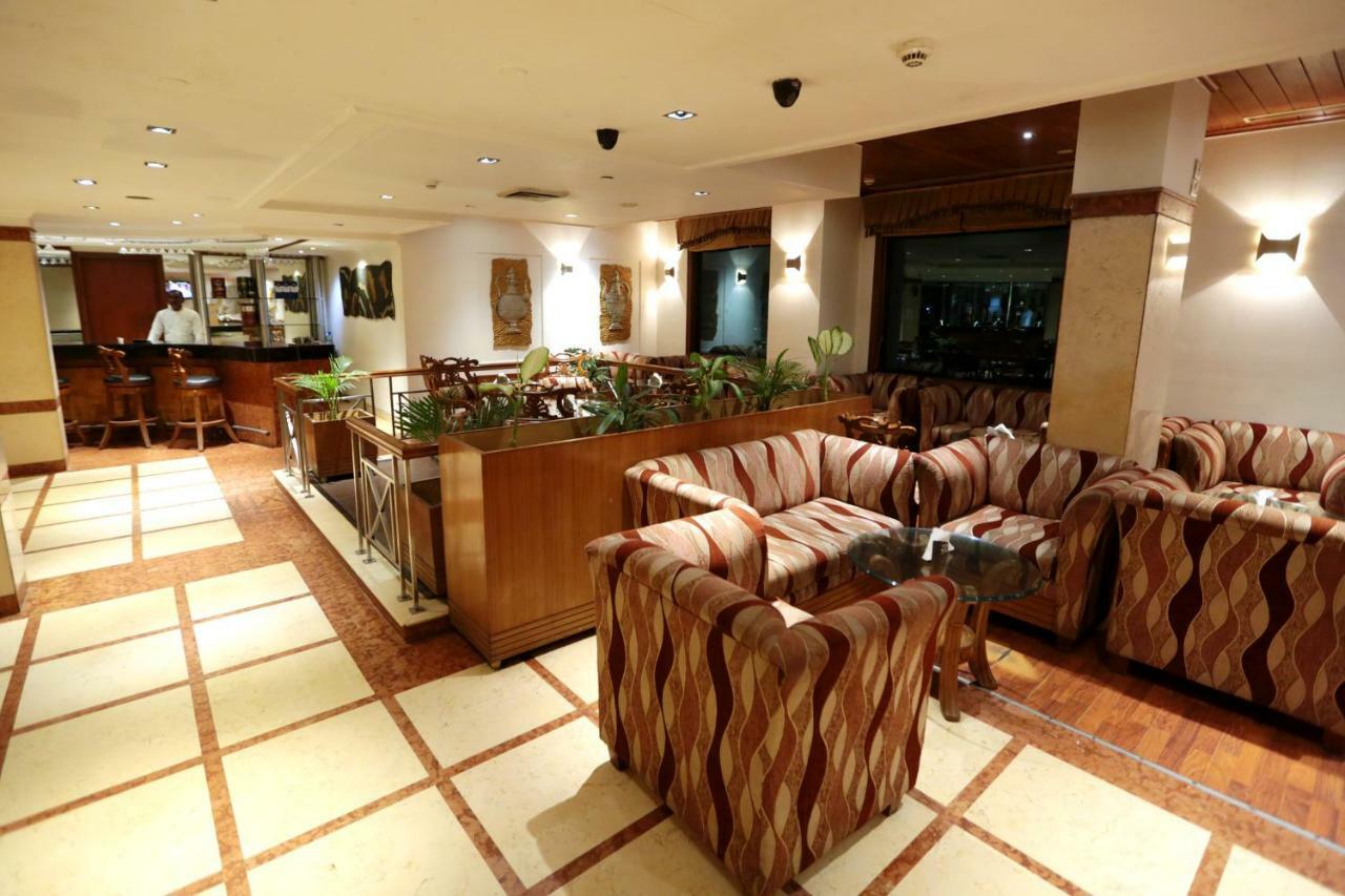 Hotel Meraden Grand Varanasi Ngoại thất bức ảnh