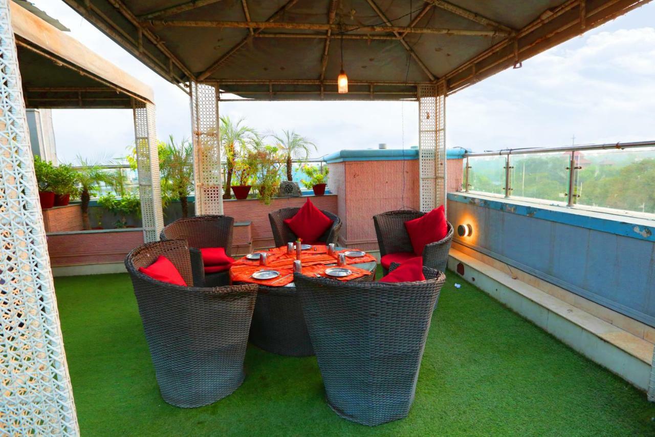Hotel Meraden Grand Varanasi Ngoại thất bức ảnh