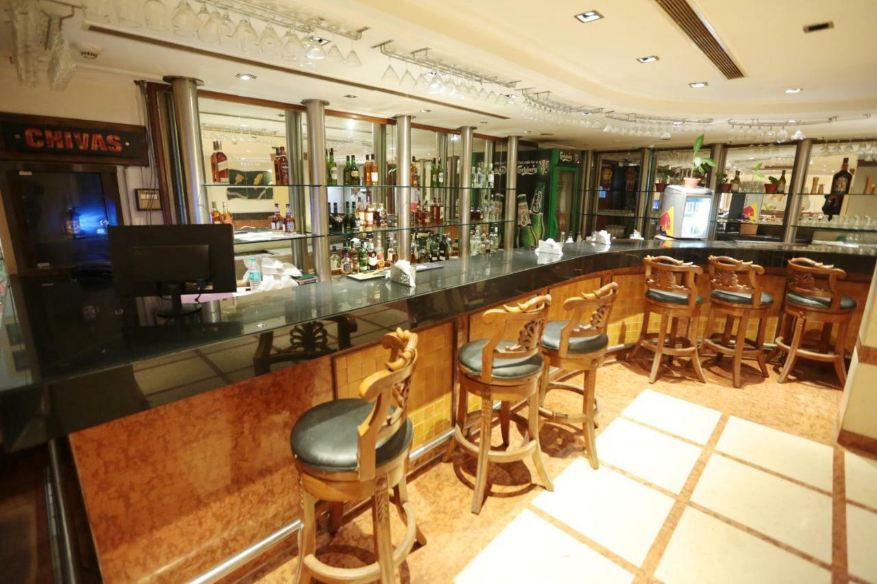 Hotel Meraden Grand Varanasi Ngoại thất bức ảnh